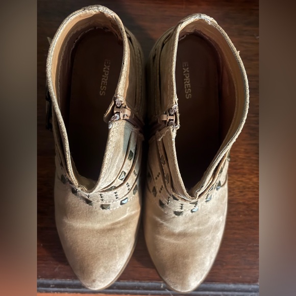 Express Tan Studded Double Buckle Ankle Booties size 7 - Picture 4 of 11